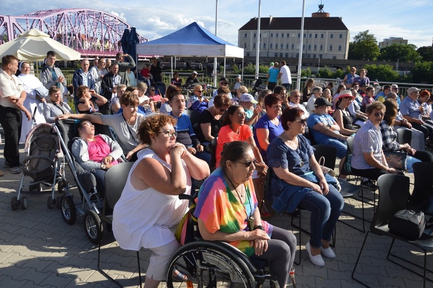 Kolejna edycja festiwalu szant w głogowskiej marinie [ZDJĘCIA]