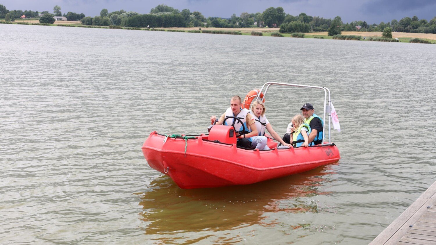 Fue un fin de semana lleno de atracción.  Así disfrutaron los residentes y los turistas del embalse de Maczuły.  mira las fotos