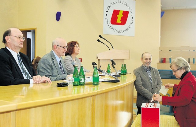 171 elektorów głosowało za prof. W. Nykielem (na zdjęciu od lewej)