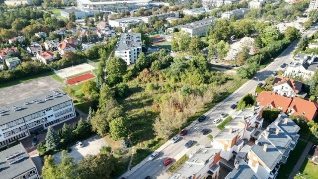 Znalazł się kupiec na miejską działkę przy ulicy Langiewicza  w Kielcach położoną obok dawnego szpitala dla dzieci. To znany deweloper

Zobacz zdjęcia