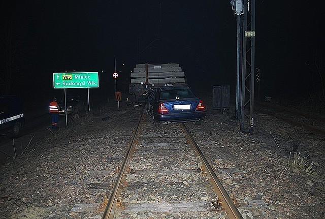 Wypadek w Dębicy. Przez pomyłkę wjechał na targowisko [zdjęcia]