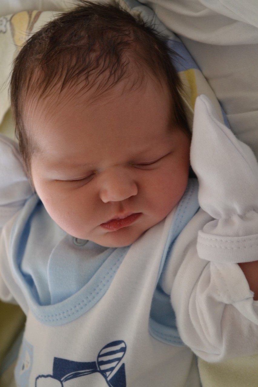 Sebastian Firla, syn Ewy i Dawida, urodził się 18 maja....