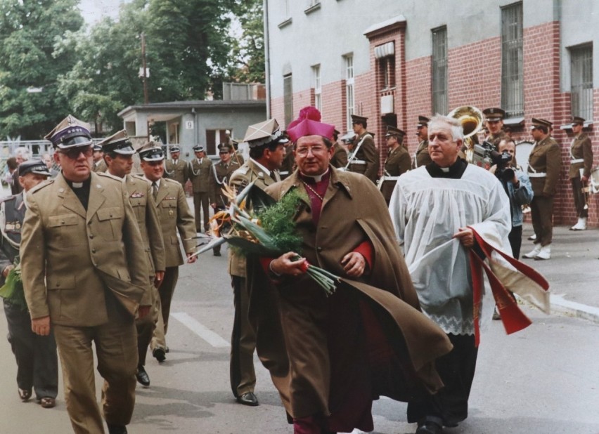 Unikatowe zdjęcia! Wojskowe tradycje Pleszewa na archiwalnych fotografiach
