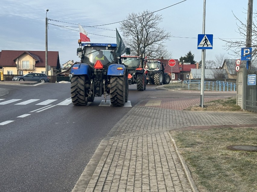 Rolnicy w powiatu sokólskiego protestowali na  skrzyżowaniu...