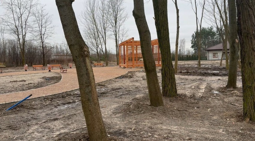 Powstaje nowy park w Gomunicach. Wkrótce zakończenie...