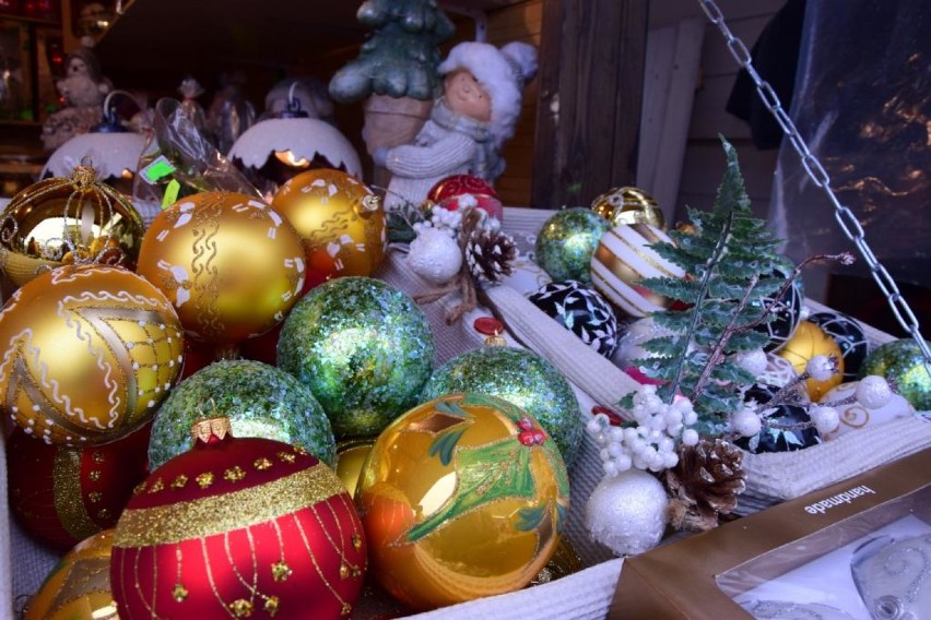 Spacer po Jarmarku Bożonarodzeniowym. Czym w tym roku przyciąga ludzi gdański jarmark? [zdjęcia]