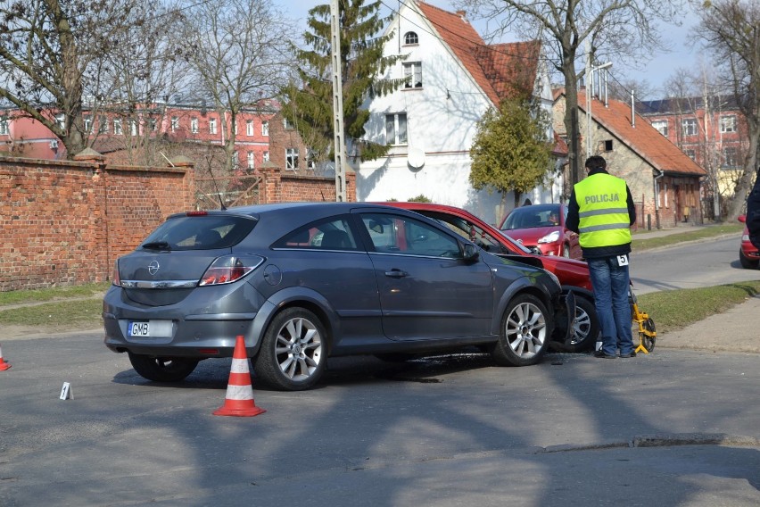 Wypadek na ul. Słowackiego w Malborku. Ucierpiała 21-letnia kobieta
