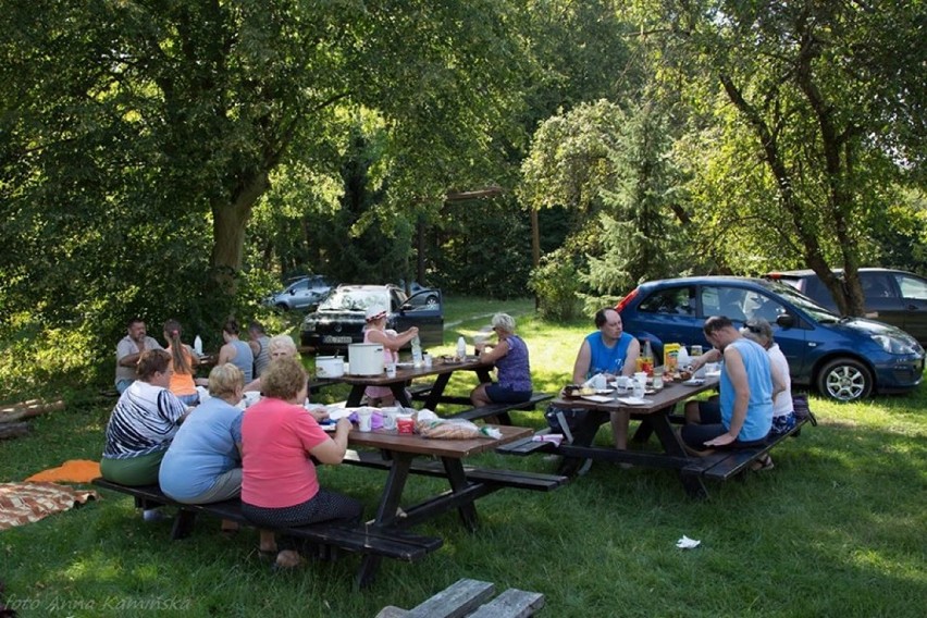 Stowarzyszenie ORiN z Międzyborza na pikniku w leśniczówce