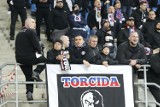 Fani Górnika Zabrze na meczu z Piastem Gliwice - zobacz zdjęcia. Pół tysiąca kibiców wspierało swoją drużynę na stadionie Okrzei