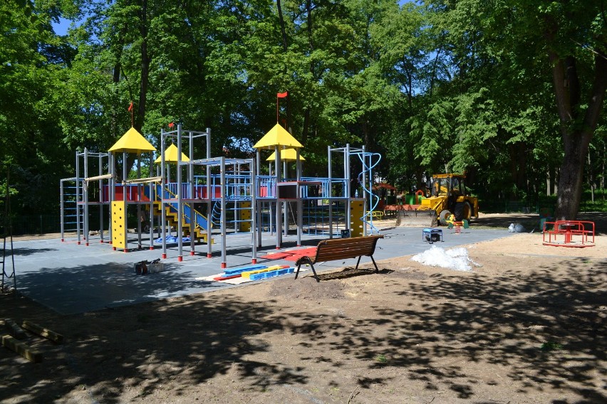 Lębork. Plac zabaw w Parku Chrobrego. Trwa jego budowa FOTO