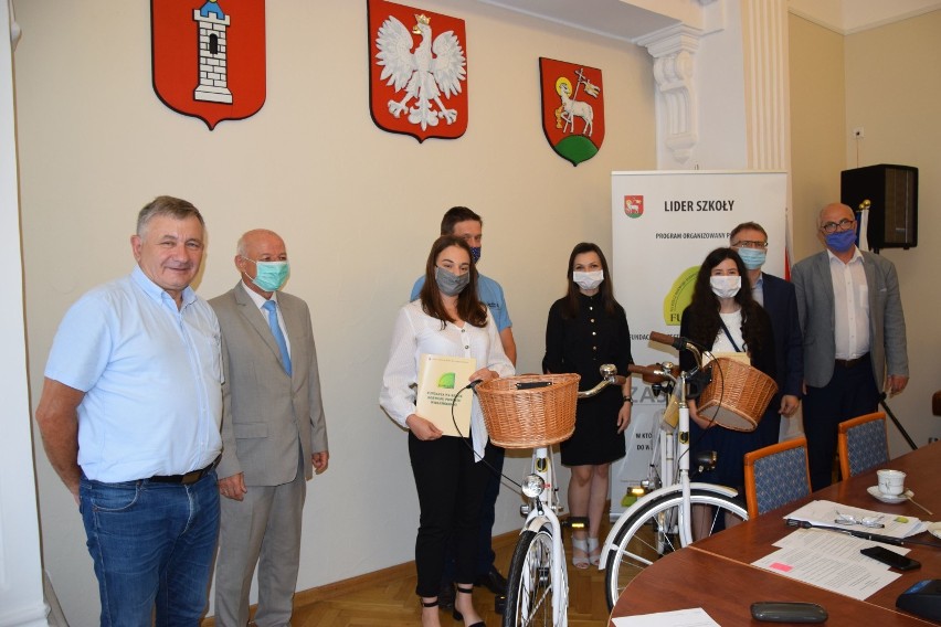 Lider Szkoły 2020. Rowery dla uzdolnionych uczniów wieluńskich szkół FOTO