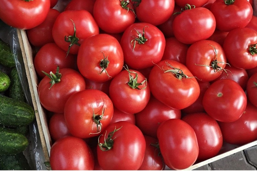 Bazą do zrobienia gazpacho są pomidory. One nadają zupie...