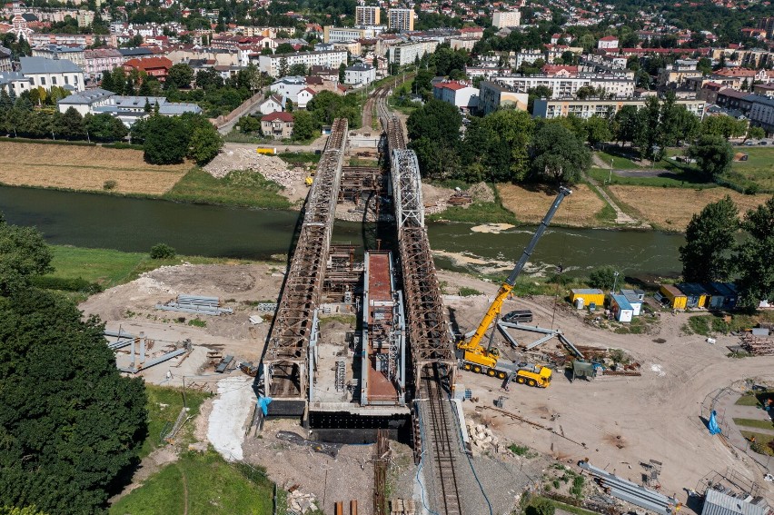 Budowa nowego mostu kolejowego w Przemyślu.