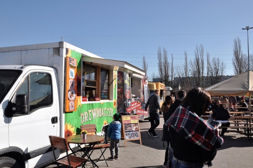 Food trucki cieszyły się powodzeniem.