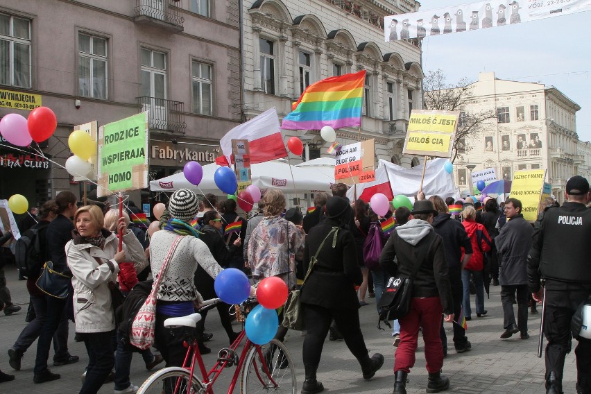 Marsz równości i białe miasteczko narodowców w Łodzi