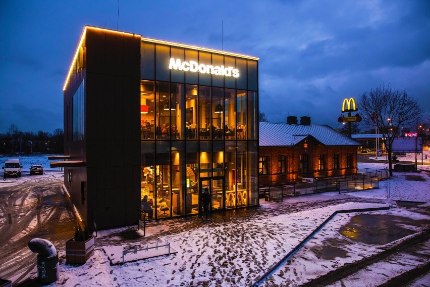 W Warszawie otworzyli McDonald’s w XIX-wiecznym budynku. To połączenie tradycji z nowoczesnością
