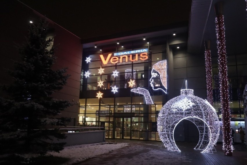 W Świdniku przybyło świątecznych iluminacji! Zobacz zdjęcia miasta wieczorową porą