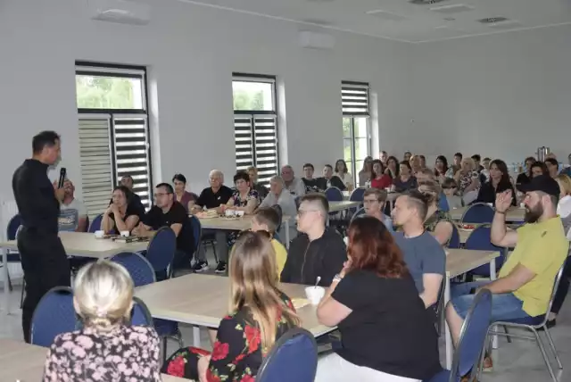 Były żołnierz GROM Krzysztof Puwalski na spotkaniu autorskim w rodzinnej gminie Zbójno