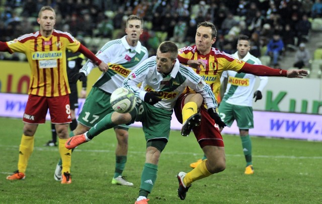 11.03.2013 gdansk..pge arena - pilka nozna - mecz lechia gdansk - korona kielce..na zdjeciu: przy pilce pawel buzala (20)..fot. przemek swiderski / polskapresse dziennik baltycki