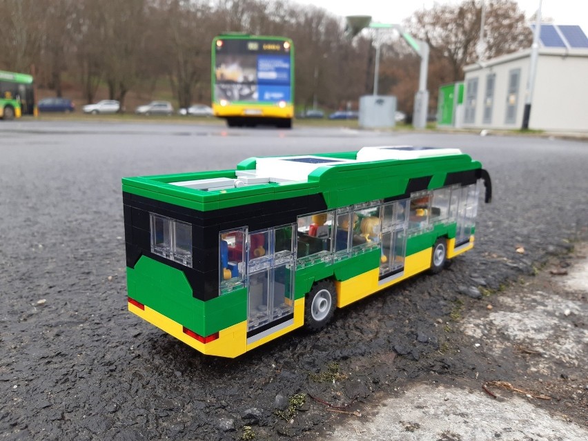 Elektryczny autobus Solaris Urbino 12 z klocków Lego