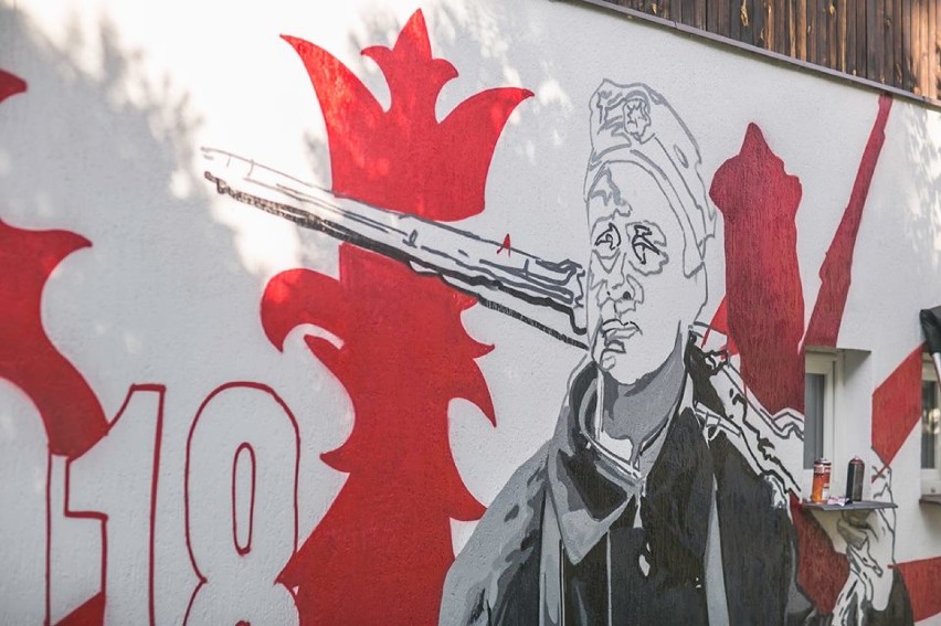 Powstały dwa patriotyczne murale na terenie gminy Szydłowo