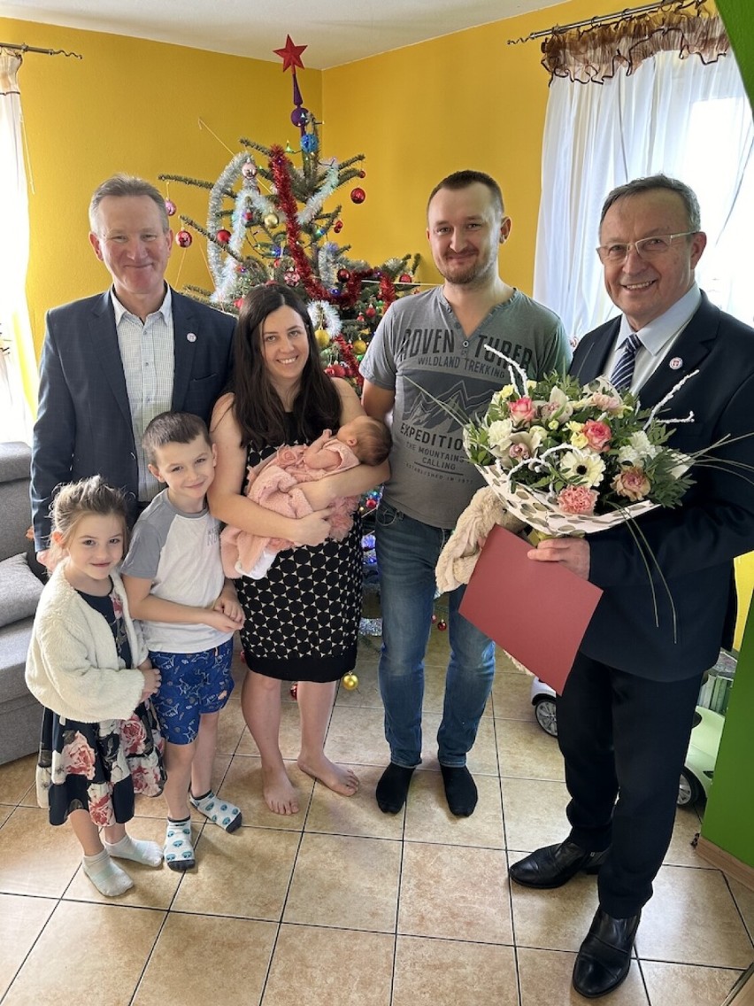 Wiktoria to pierwsza mieszkanka gminy Wolbórz urodzona w 2024 r. Rodziców odwiedził burmistrz ZDJĘCIA