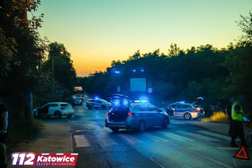 Wypadek policyjnego radiowozu w Chorzowie. Rannych zostało dwóch policjantów [ZDJĘCIA]