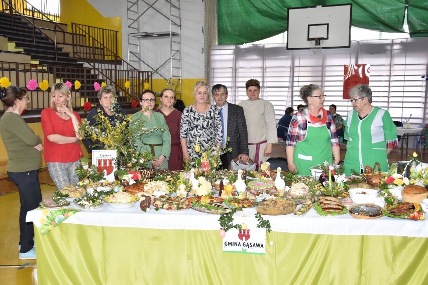 W hali widowiskowo - sportowej unosił się zapach pysznych...