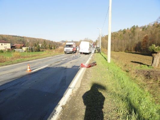 Nowy Sącz: kolizja busa z seatem na ul. Lwowskiej [ZDJĘCIA]