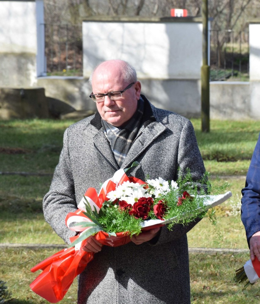 Malbork. 75 rocznica powrotu miasta w granice Polski. Włodarze złożyli kwiaty na cmentarzu radzieckim 