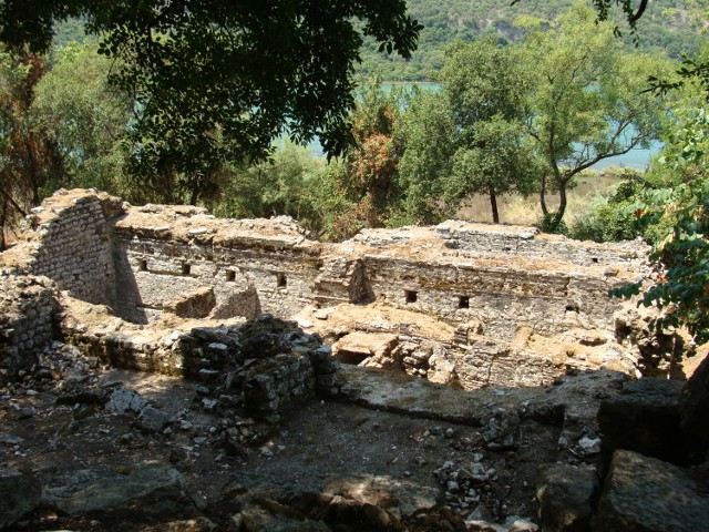 Zdjęcia z wyprawy do Albanii. Jezioro Szkoderskie, Kruje, Tirana, Butrint, Gjirokaster, Saranda, Wlora. Zachęcam do zwiedzania Albanii, gdy tylko będzie to możliwe