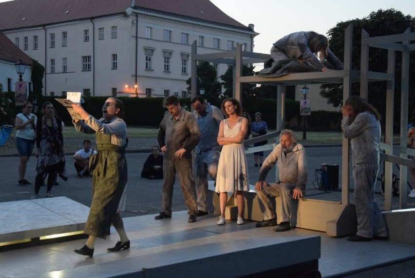 "La Strada" w Kaliszu. Spektakl "Dziady" zainaugurował...