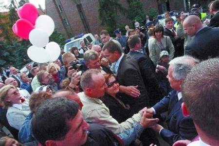 spgw Prezydent Lech Kaczyński wśród tłumnie przybyłych na uroczystości lubinian.