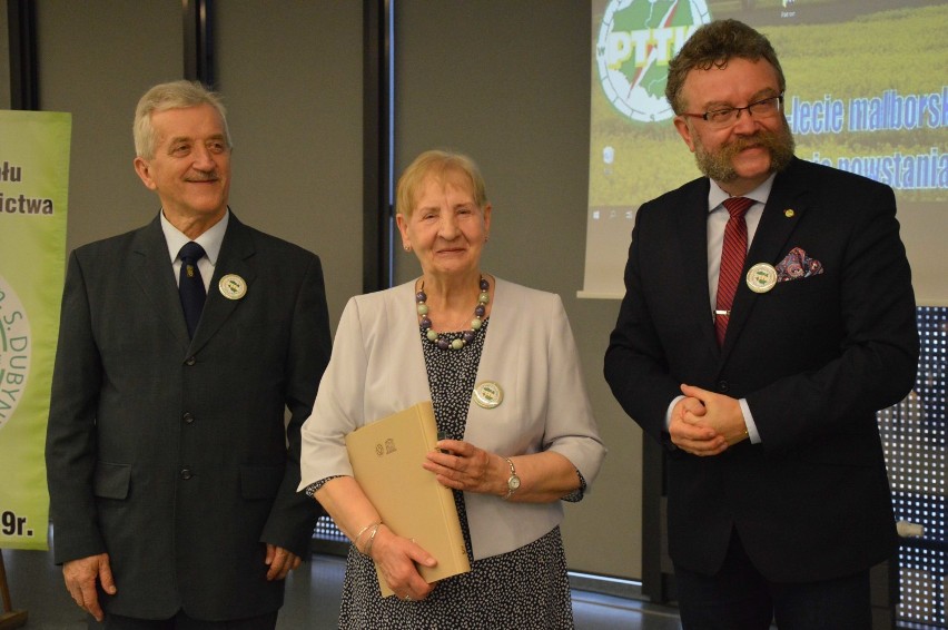 Malbork. Jubileusz Oddziału Przewodnickiego PTTK. W Szkole Łacińskiej odbyła się sesja z tej okazji [ZDJĘCIA]