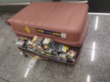 40 tys. nielegalnych papierosów w walizkach na lotnisku w Krakowie-Balicach