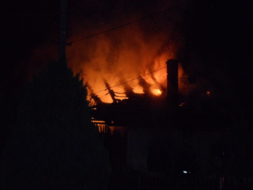 Rycerka Dolna: Dom stanął w ogniu, mieszkankom udało się uciec [ZDJĘCIA]