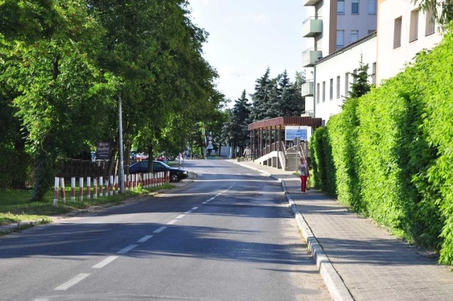 Po obu stronach drogi wybudowane zostaną chodniki.