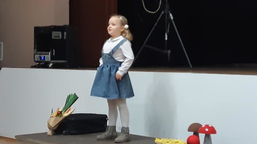 Konkurs dla dzieci "Stoi na stacji lokomotywa" w domu kultury w Karsznicach