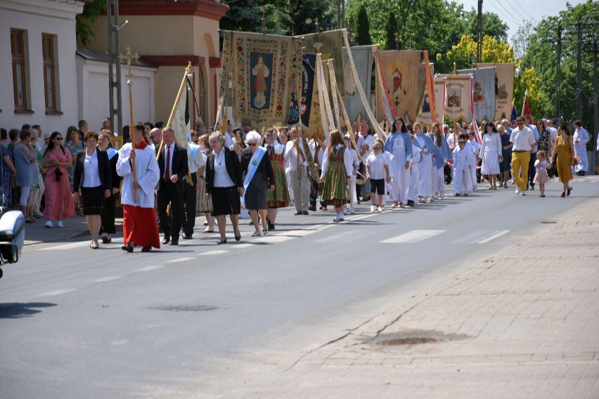 Wielka procesja przeszła z Bazyliki Mniejszej do parafii św....