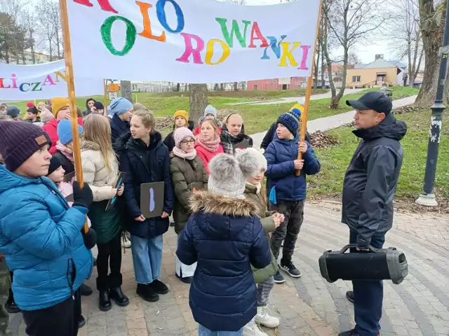 Czesław Mozil nagrał z uczniami sztumskich szkół piosenkę "Kolorowanki" i teledysk do utworu.