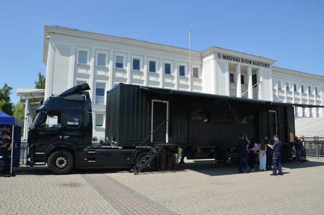 “Escapetruck” – ciężarówka na Placu Piłsudskiego w Stalowej Woli do edukacji jak nie paść ofiarą handlu ludźmi