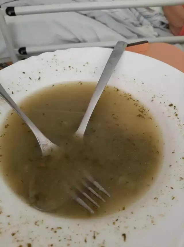 Tak wygląda jedzenie w polskich szpitalach. Są wśród nich również zdjęcia z Opolszczyzny.