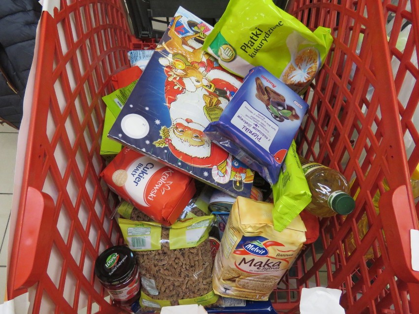 Wolontariusze w Bytomiu zbierają żywność m.in. dla dzieci z ochronki [ZDJĘCIA]