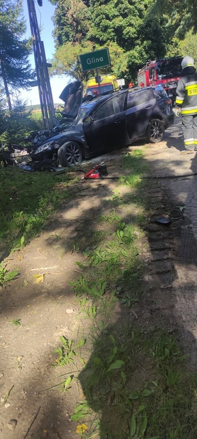 Wypadek w Glinie koło Tomaszowa. Dwie osoby poszkodowane [ZDJĘCIA]