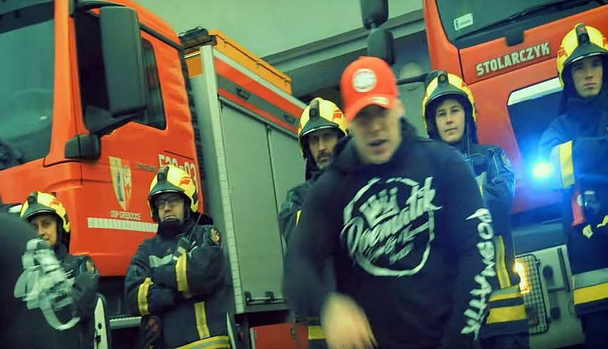 „Alarm” to najnowszy klip grupy Poematik z udziałem strażaków OSP Grębocice. Zobaczcie i posłuchajcie!