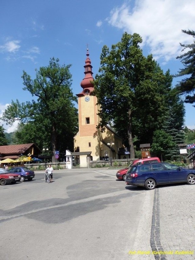 Krościenko jest miejscowością turystyczną, doskonałą bazą wypadową do wycieczek w Pieniny, Gorce i Beskid Sądecki. W miasteczku znajduje się także jedna z końcowych przystani spływu Dunajcem. Fot. MBR