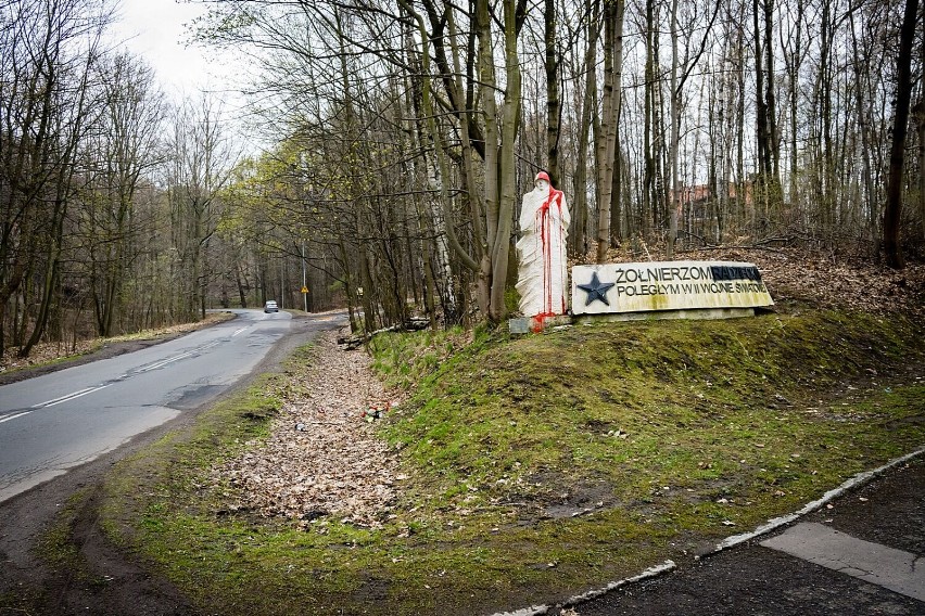 Wałbrzych: Czy pomnik ku czci żołnierzy Armii Czerwonej na Gaju powinien zniknąć?