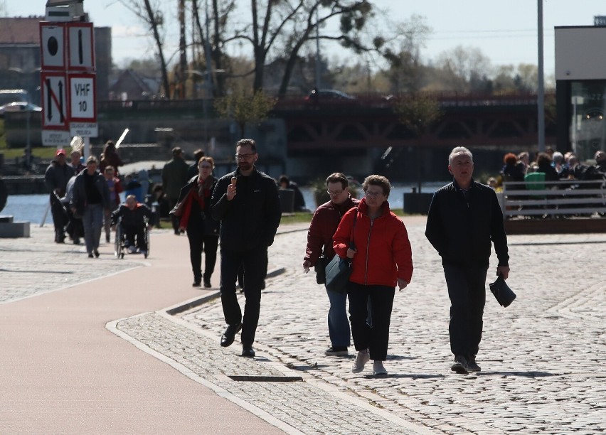 Spacerowicze w Szczecinie. Piękne słońce w Poniedziałek Wielkanocny! [ZDJĘCIA]