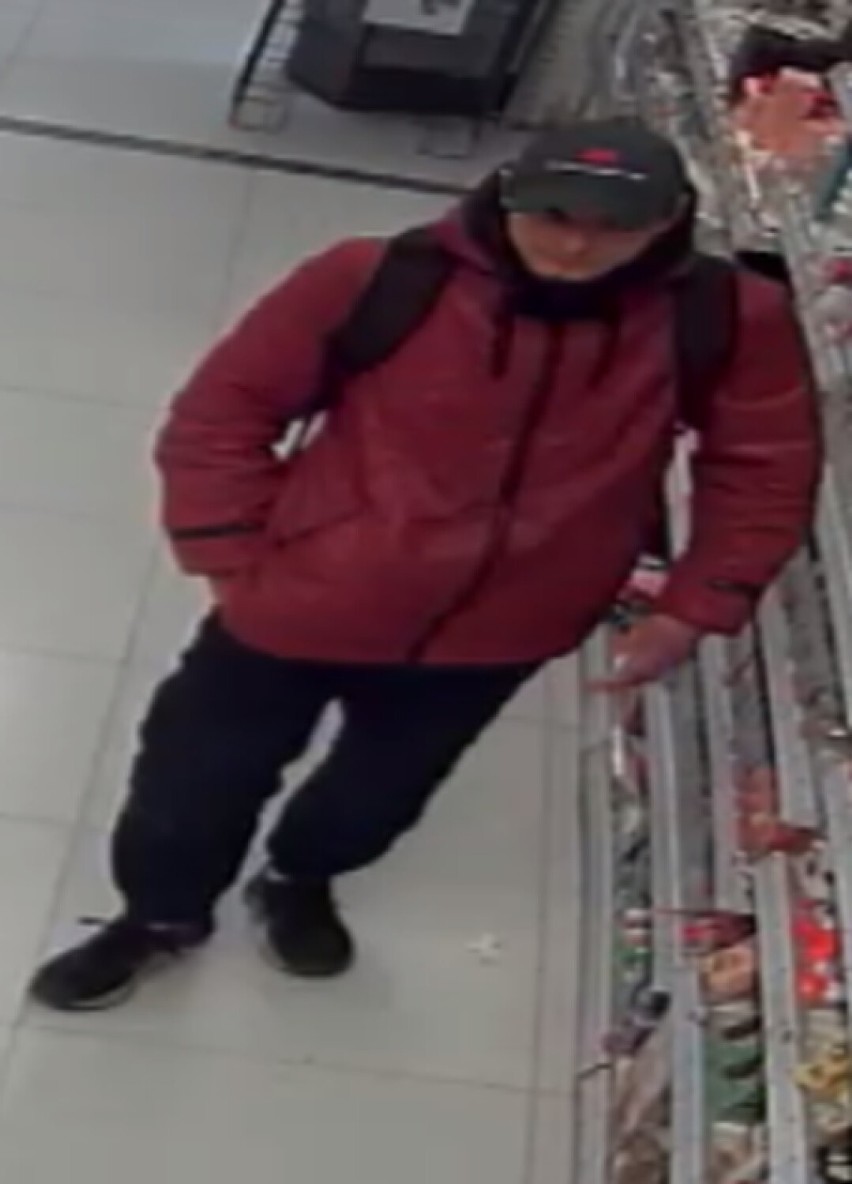 Mężczyzna poszukiwany w związku z kradzieżą w sklepie...