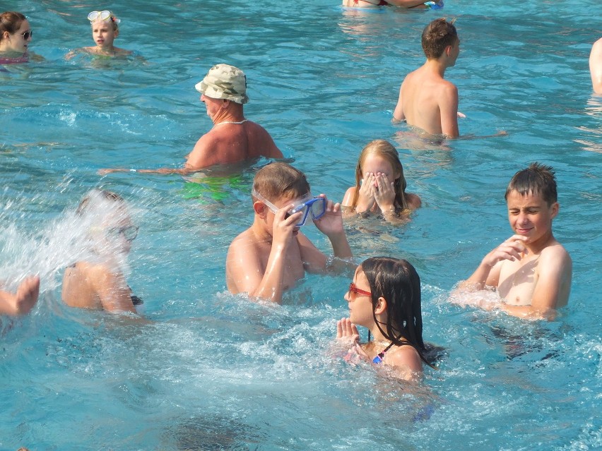 Kąpielisko w Jastrzębiu: tłumy mieszkańców na basenie
